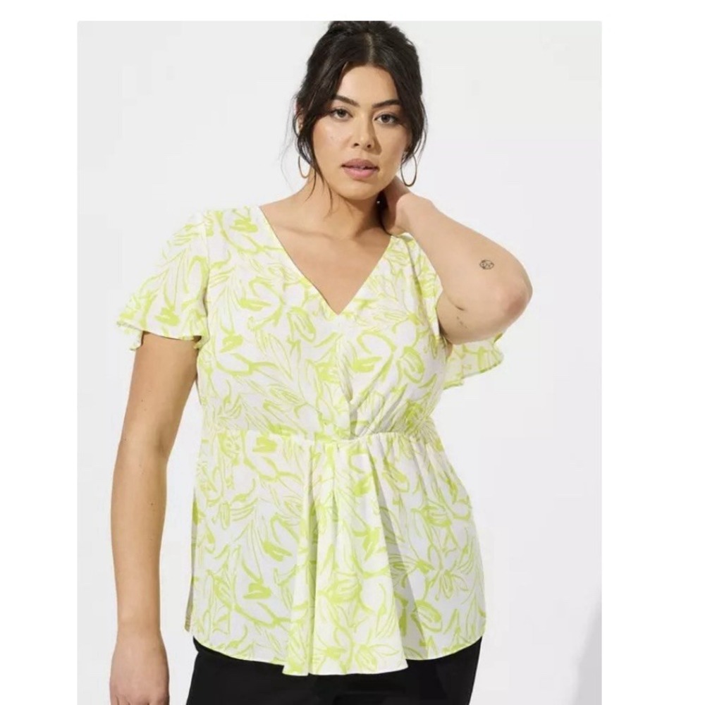 Torrid Georgette Twist Flutter‎ Sleeve Neon Green Top Size 4X Casual Office